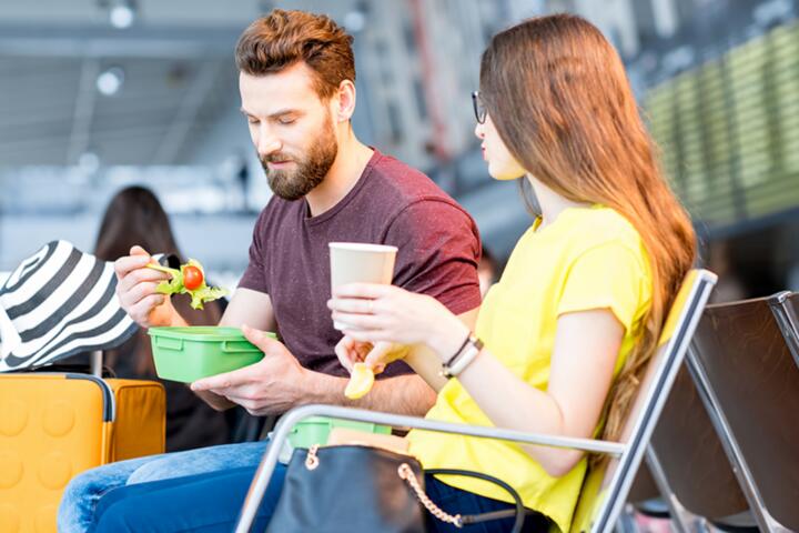 The Cheapest Ways to Eat Well While Traveling