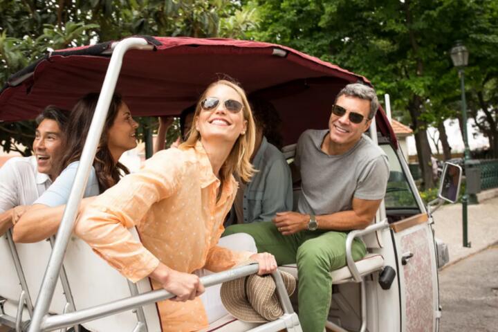 What to Look for When Booking a Vacation Rental for Large Groups