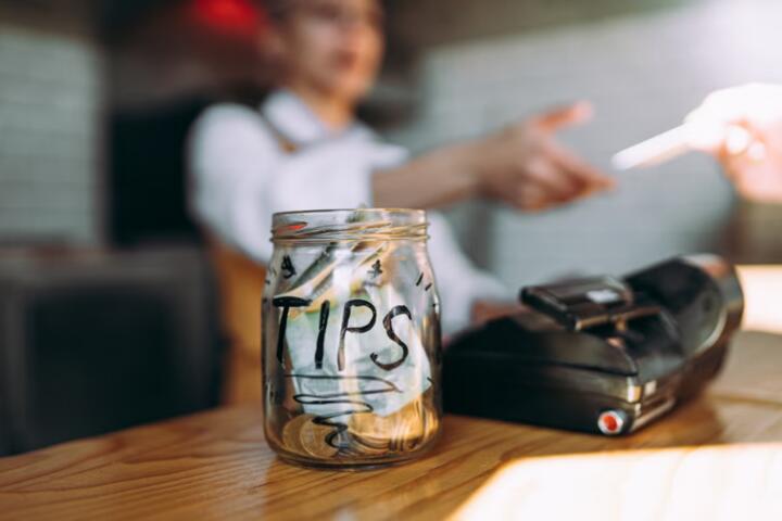 Understanding Tipping Etiquette: A Global Guide for Travelers