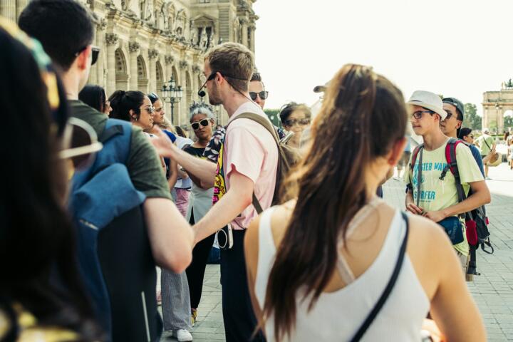 The Difference Between a Guided and Self-Guided Tour