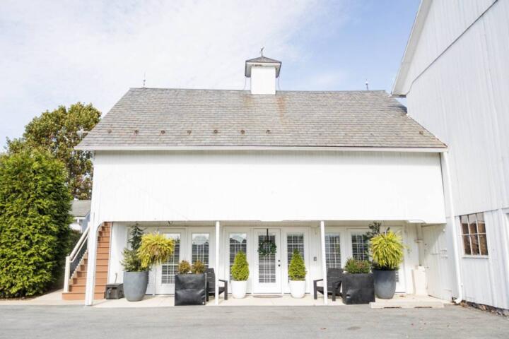 What a Bed-and-Breakfast Offers That Hotels Do Not