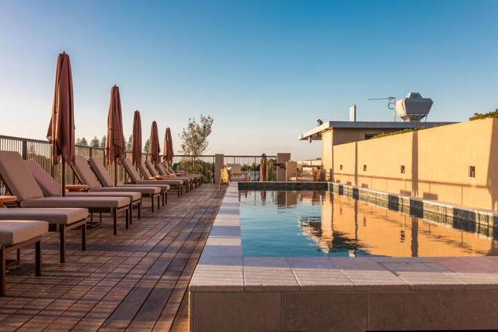 How to Read Hotel Reviews Without Being Misled