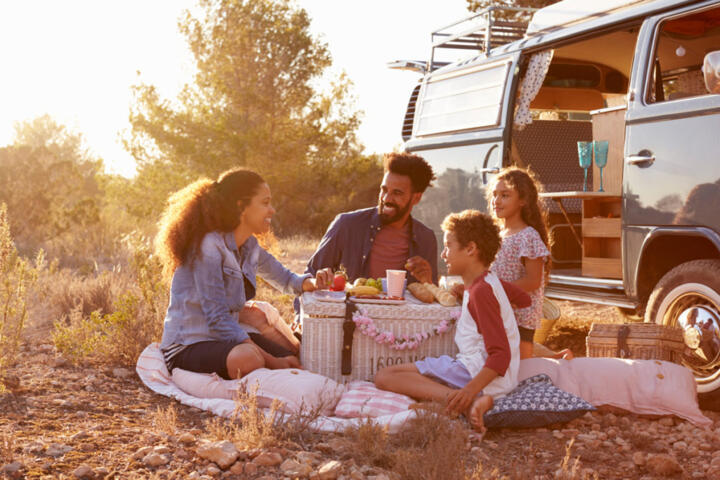 How to Eat Well on the Road Without Overspending